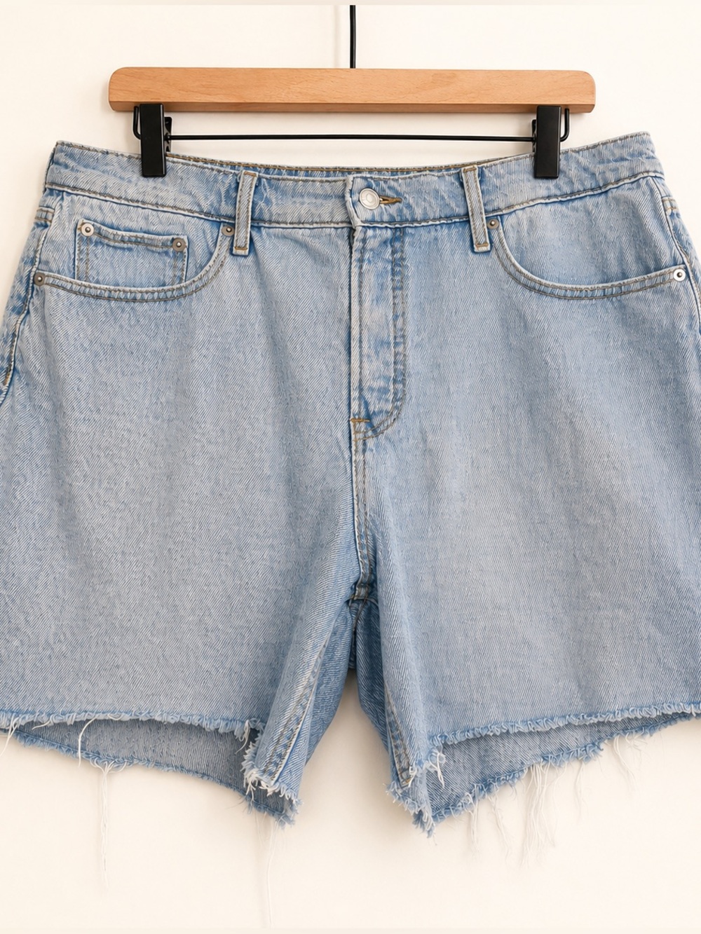 Free Assembly Light Wash Denim Shorts Women's Size 14 Raw Hem High Rise Summer